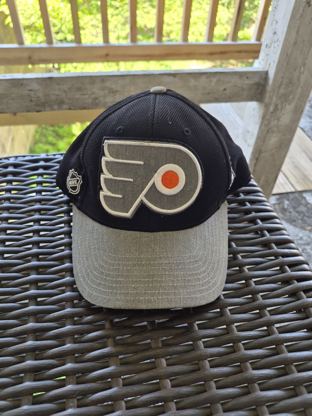 Philadelphia Flyers Adjustable Black and Gray NHL Hat